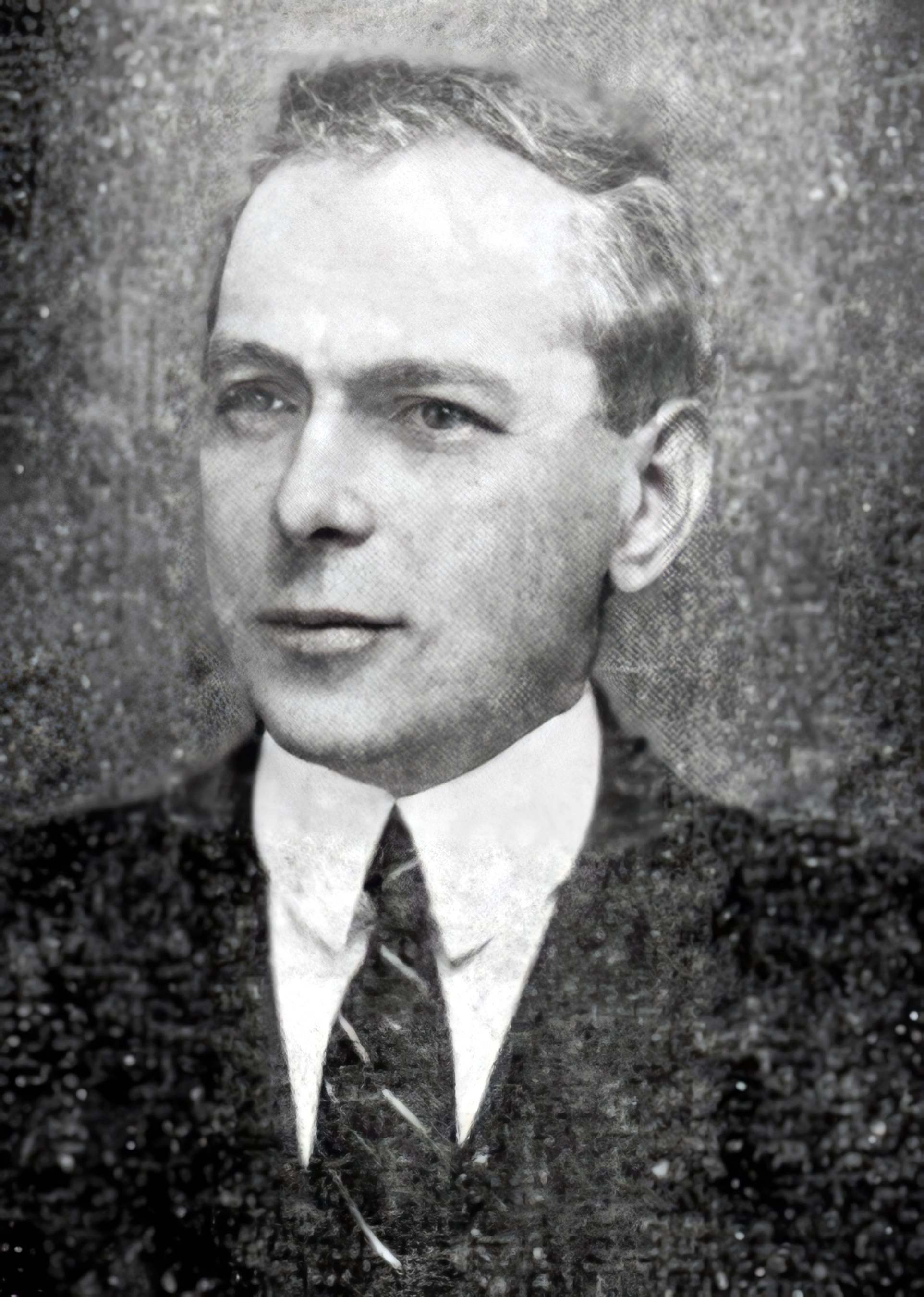 Company founder and inventor Raymond E. DeWalt revolutionized the construction industry with his innovative woodworking machine—an adjustable radial arm saw known as the “DeWalt Wonder-Worker."